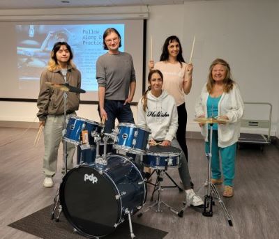 drummers posing