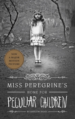 Book cover of Miss Peregrine's Home for Peculiar Children by Ransom Riggs